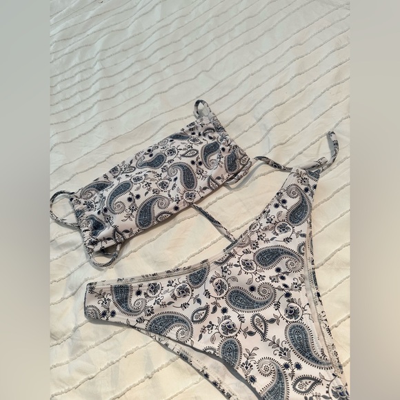 Bikini Set, Size Small - Picture 2 of 3